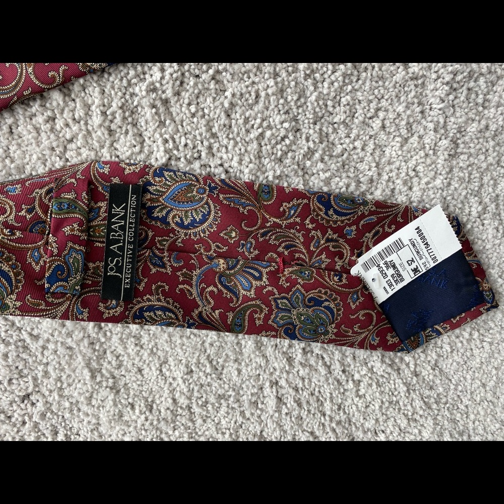 JoS.A.BANK. paisley tie in red